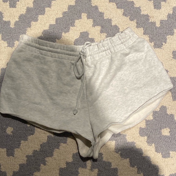 Almost new Boyfriend TNA sweatshorts - Picture 1 of 2